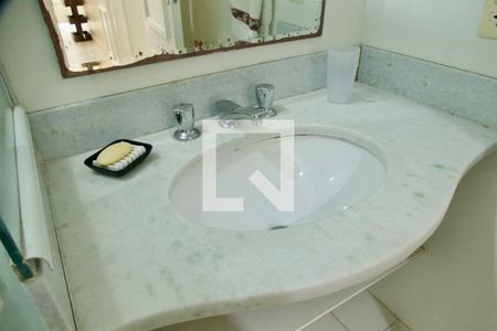 Apartamento à venda com 210m², 3 quartos e 1 vaga Apartamento à venda com 210m², 3 quartos e 1 vagaBanheiro