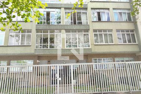 Apartamento à venda com 210m², 3 quartos e 1 vaga Apartamento à venda com 210m², 3 quartos e 1 vagaFachada