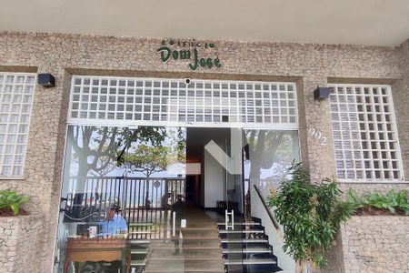 Apartamento à venda com 210m², 3 quartos e 1 vaga Apartamento à venda com 210m², 3 quartos e 1 vagaFachada