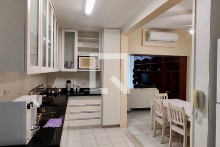 Apartamento à venda com 210m², 3 quartos e 1 vaga Apartamento à venda com 210m², 3 quartos e 1 vagaCozinha
