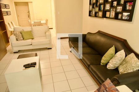 Apartamento à venda com 210m², 3 quartos e 1 vaga Apartamento à venda com 210m², 3 quartos e 1 vagaSala