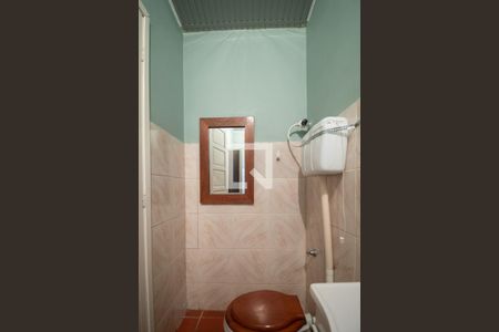 Banheiro de kitnet/studio para alugar com 1 quarto, 30m² em Partenon, Porto Alegre