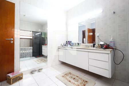 Casa à venda com 352m², 5 quartos e 6 vagasSuíte 