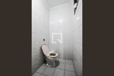 Casa à venda com 352m², 5 quartos e 6 vagasBanheiro de serviço