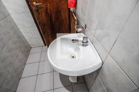 Casa à venda com 352m², 5 quartos e 6 vagasBanheiro de serviço