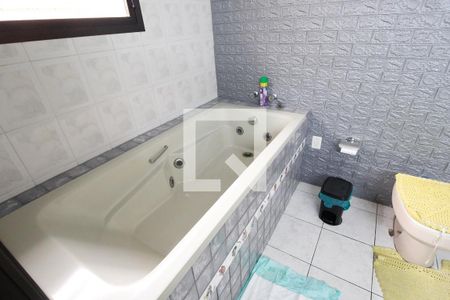 Casa à venda com 352m², 5 quartos e 6 vagasBanheira