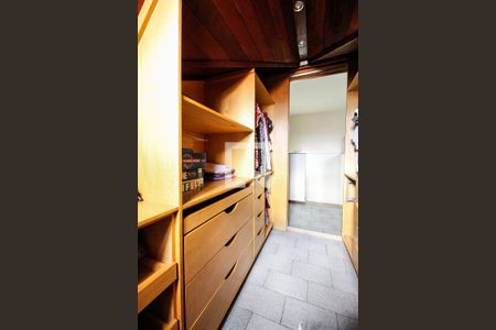 Casa à venda com 352m², 5 quartos e 6 vagasQuarto de serviço 3