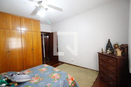 Casa à venda com 352m², 5 quartos e 6 vagasQuarto 2