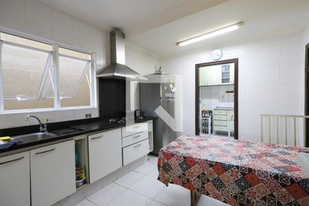 Casa à venda com 240m², 3 quartos e 3 vagasCozinha