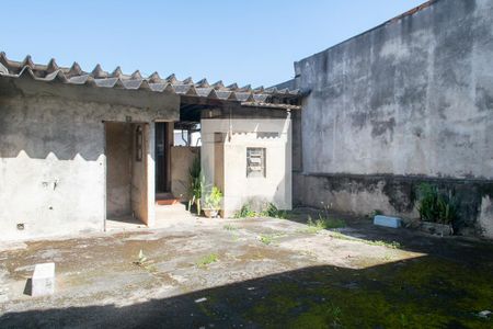 Casa à venda com 240m², 2 quartos e 3 vagas Casa à venda com 240m², 2 quartos e 3 vagasQuintal
