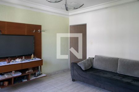 Casa à venda com 240m², 2 quartos e 3 vagas Casa à venda com 240m², 2 quartos e 3 vagasSala