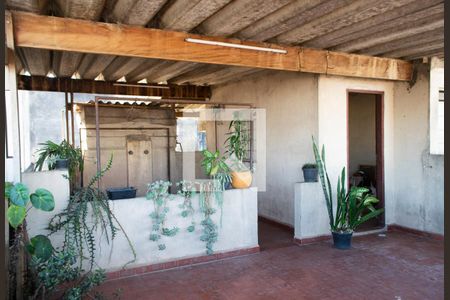 Casa à venda com 240m², 2 quartos e 3 vagas Casa à venda com 240m², 2 quartos e 3 vagasQuintal