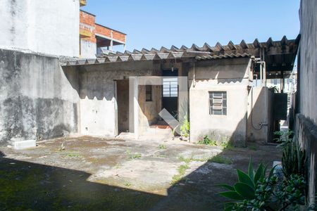 Casa à venda com 240m², 2 quartos e 3 vagas Casa à venda com 240m², 2 quartos e 3 vagasQuintal