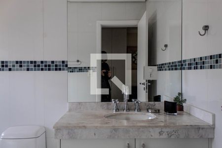 Apartamento para alugar com 350m², 5 quartos e 3 vagas Apartamento para alugar com 350m², 5 quartos e 3 vagasBanheiro da Suíte 2