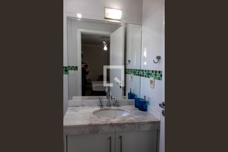 Apartamento para alugar com 350m², 5 quartos e 3 vagas Apartamento para alugar com 350m², 5 quartos e 3 vagasBanheiro da Suíte 4