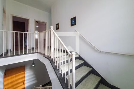 Casa à venda com 415m², 6 quartos e 6 vagasEscada
