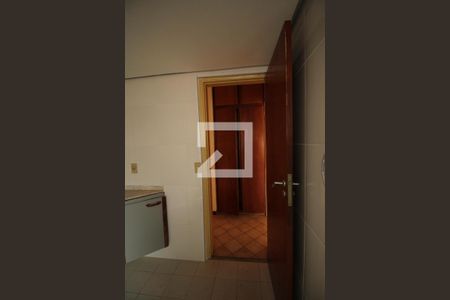 Banheiro social  de apartamento para alugar com 3 quartos, 120m² em Centro, Ribeirão Preto
