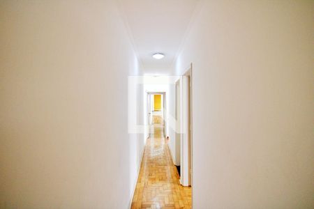 Casa à venda com 180m², 4 quartos e 4 vagasCorredor dos Quartos 