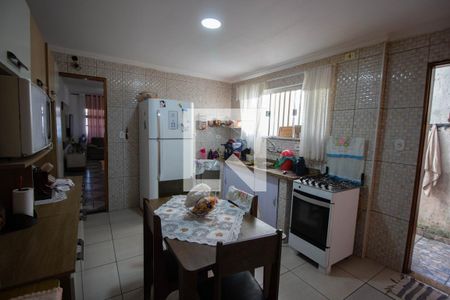 Casa à venda com 120m², 3 quartos e 2 vagas Casa à venda com 120m², 3 quartos e 2 vagasCozinha