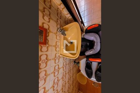 Casa à venda com 240m², 3 quartos e 2 vagasBanheiro de Serviço