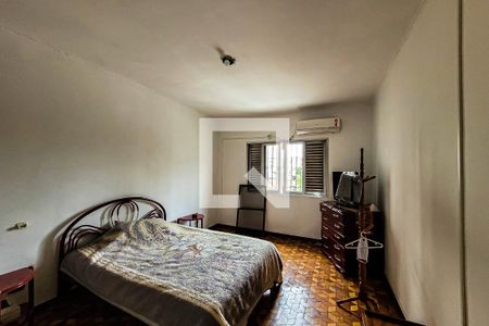 Casa à venda com 240m², 3 quartos e 2 vagasSuíte