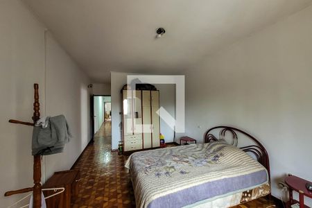 Casa à venda com 240m², 3 quartos e 2 vagasSuíte