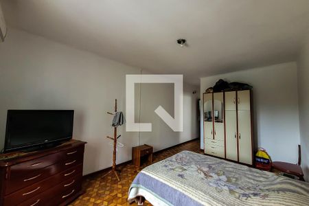 Casa à venda com 240m², 3 quartos e 2 vagasSuíte