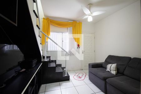 Sala de casa de condomínio à venda com 2 quartos, 56m² em Santa Maria, Osasco