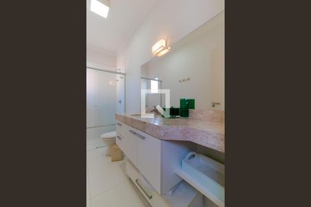 Casa de condomínio à venda com 180m², 3 quartos e 2 vagasBanheiro da Suíte