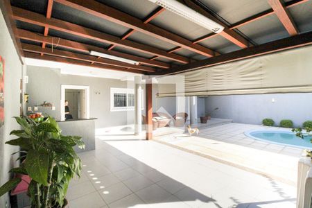 Casa à venda com 300m², 4 quartos e 4 vagas Casa à venda com 300m², 4 quartos e 4 vagasQuintal