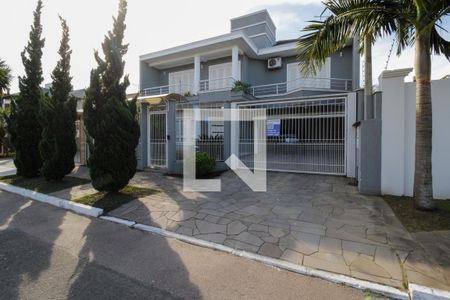 Casa à venda com 300m², 4 quartos e 4 vagas Casa à venda com 300m², 4 quartos e 4 vagasFachada