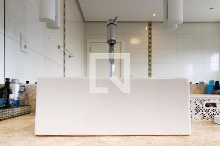 Casa à venda com 300m², 4 quartos e 4 vagas Casa à venda com 300m², 4 quartos e 4 vagasBanheiro da Suíte