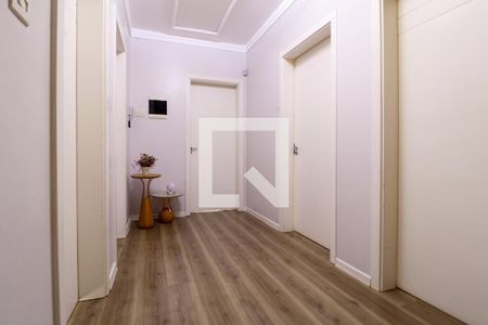 Casa à venda com 300m², 4 quartos e 4 vagas Casa à venda com 300m², 4 quartos e 4 vagasCorredor