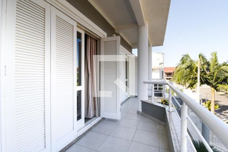 Casa à venda com 300m², 4 quartos e 4 vagas Casa à venda com 300m², 4 quartos e 4 vagasQuarto 2 - Varanda