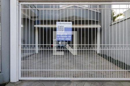 Casa à venda com 300m², 4 quartos e 4 vagas Casa à venda com 300m², 4 quartos e 4 vagasFachada