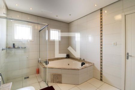 Casa à venda com 300m², 4 quartos e 4 vagas Casa à venda com 300m², 4 quartos e 4 vagasBanheiro da Suíte