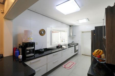 Casa à venda com 300m², 4 quartos e 4 vagas Casa à venda com 300m², 4 quartos e 4 vagasCozinha