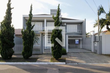 Casa à venda com 300m², 4 quartos e 4 vagas Casa à venda com 300m², 4 quartos e 4 vagasFachada