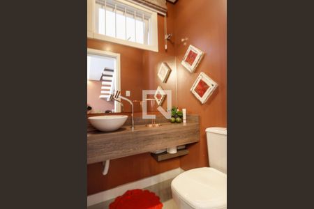 Casa à venda com 300m², 4 quartos e 4 vagas Casa à venda com 300m², 4 quartos e 4 vagasLavabo