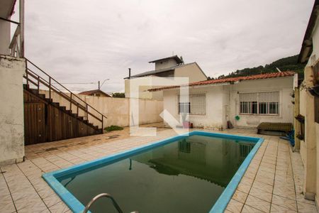 Casa à venda com 140m², 5 quartos e 4 vagasÁrea Externa