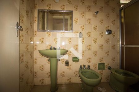 Casa à venda com 140m², 5 quartos e 4 vagasBanheiro da Suíte