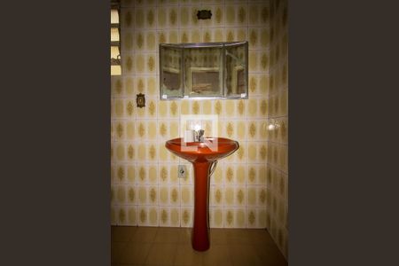 Casa à venda com 140m², 5 quartos e 4 vagasBanheiro