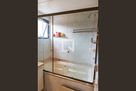 Apartamento à venda com 115m², 3 quartos e 2 vagasBanheiro da suíte