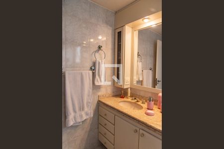 Apartamento à venda com 115m², 3 quartos e 2 vagasBanheiro da suíte