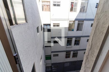 Vista da Sala de apartamento para alugar com 2 quartos, 43m² em Conjunto Residencial José Bonifácio, São Paulo