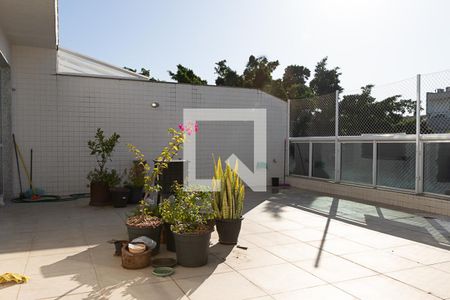 Apartamento à venda com 250m², 4 quartos e 4 vagas Apartamento à venda com 250m², 4 quartos e 4 vagasVaranda da sala