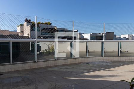 Apartamento à venda com 250m², 4 quartos e 4 vagas Apartamento à venda com 250m², 4 quartos e 4 vagasVaranda da sala