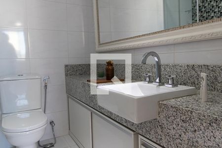 Apartamento à venda com 250m², 4 quartos e 4 vagas Apartamento à venda com 250m², 4 quartos e 4 vagasBanheiro da Suíte 1