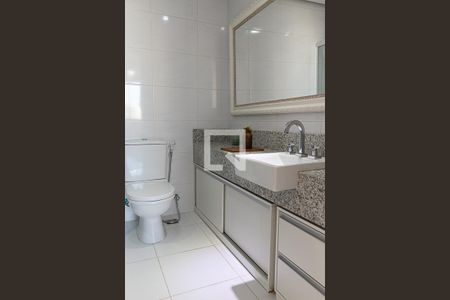 Apartamento à venda com 250m², 4 quartos e 4 vagas Apartamento à venda com 250m², 4 quartos e 4 vagasBanheiro da Suíte 1