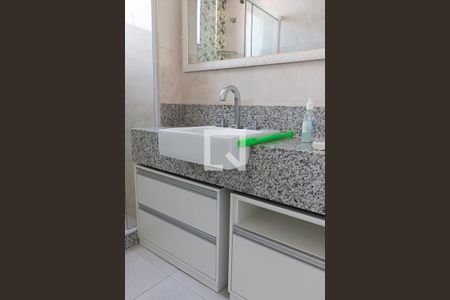 Apartamento à venda com 250m², 4 quartos e 4 vagas Apartamento à venda com 250m², 4 quartos e 4 vagasBanheiro da Suíte 3